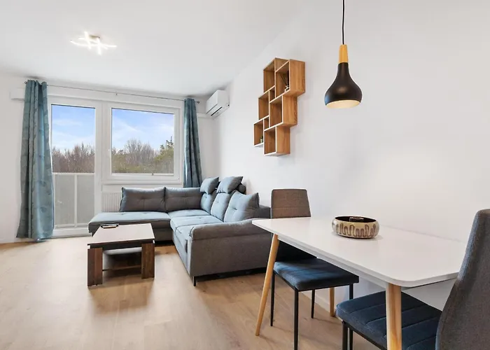 Ah Airport Ovocne Sady Free Parking Ac *