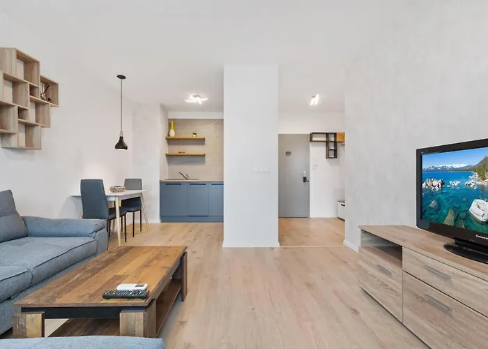 Ah Airport Ovocne Sady Free Parking Ac