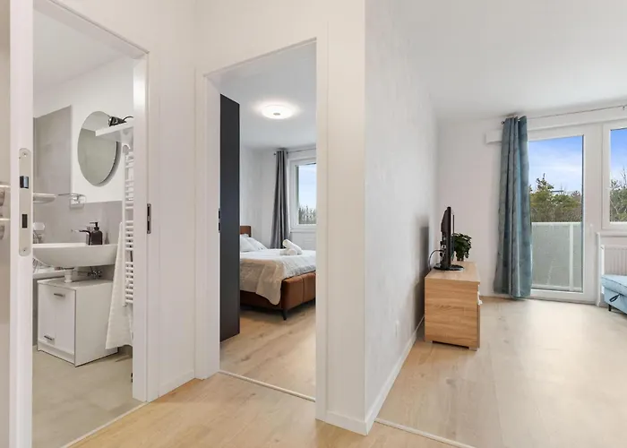 Ah Airport Ovocne Sady Free Parking Ac