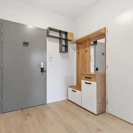 Apartment Ah Airport Ovocne Sady Free Parking Ac