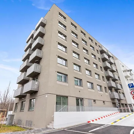 Ah Airport Ovocne Sady Free Parking Ac Apartment